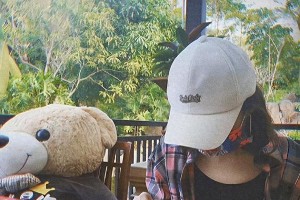 赵丽颖短发亮相颜值巅峰，穿搭风格多变魅力十足
