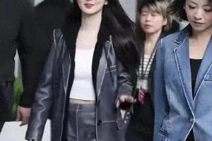 杨紫素颜照引热议：路人笑容抢镜，真实美引思考