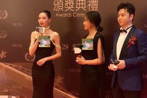 钟楚曦珍珠鱼尾礼服惊艳澳门电影节 获最佳女主角