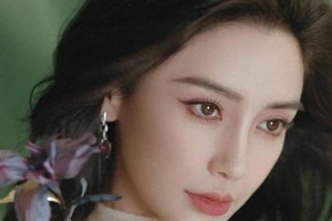 杨颖强势回归：时装周惊艳亮相，综艺影视资源全面复苏