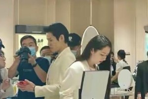 向佐郭碧婷产后首同框，郭碧婷富态亮相引热议