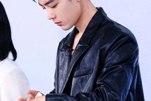 肖战欧莱雅直播揭秘：水光发秘籍与粉丝狂欢