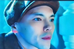 向佐扇自己巴掌背后：艺术追求还是情绪宣泄？
